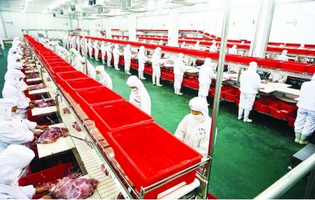 肉加工廠格外注重食品安全，使用蒸汽發(fā)生器進行消毒殺菌
